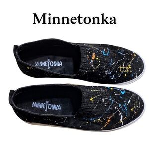 Minnetonka Gabi Leather Shoes With Splattered Paint Splash Design
